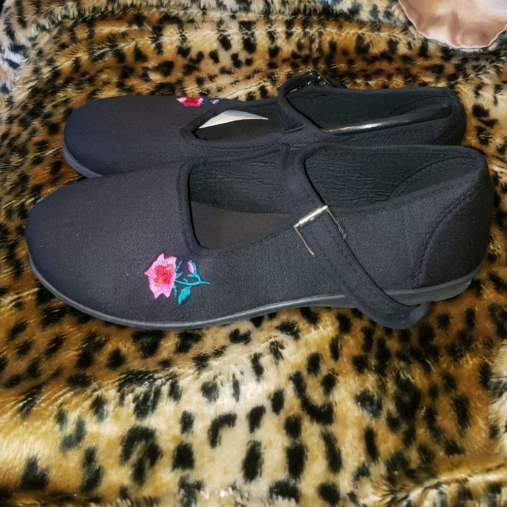 NIP VTG DEMONIA EMBROIDERED ROSE MARYJANE CHINA FLATS SHOES  DEADSTOCK 6 8 10